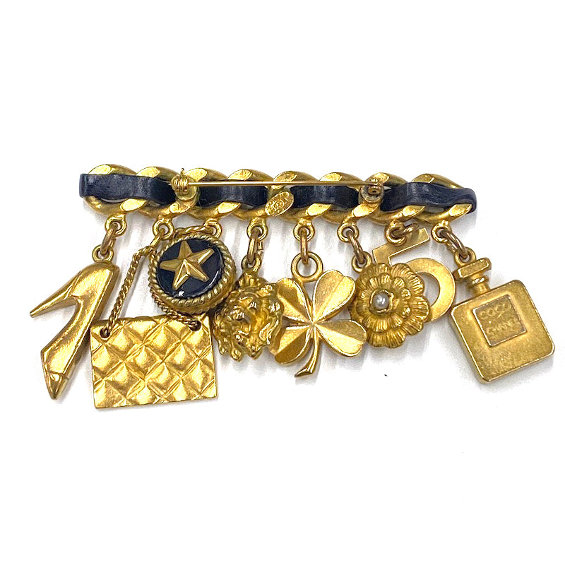 家族共通の垢　vintage Old CHANEL ブローチ？　チャーム CHANEL】シャネル アイコンチャーム ブローチ – NISHIKINO VINTAGE KYOTO