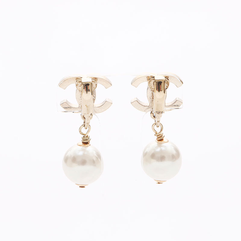 CHANEL シャネル クリスタル ロゴイヤリング（06A） CHANEL シャネル クリスタル ロゴイヤリング（06A）