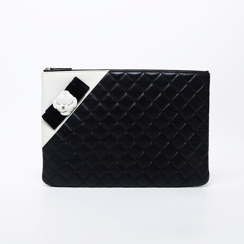 気品と優美の象徴♡【CHANEL】カメリア柄 クラッチバッグ シャネル CHANEL 24番台 マトラッセ ココマーク 2017AW カメリア
