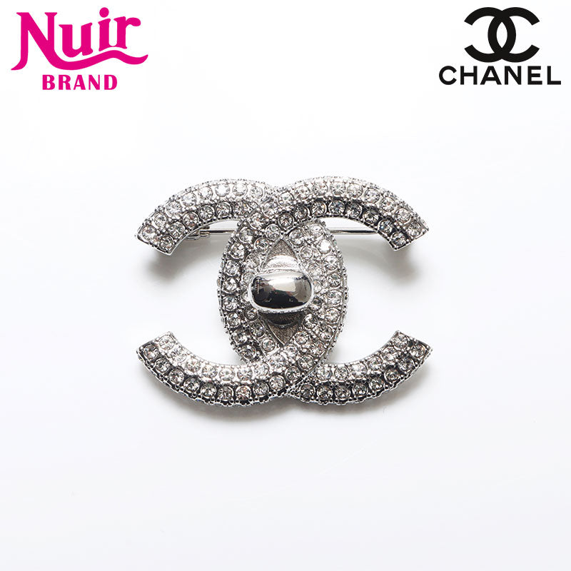 CHANEL シルバーブローチ ターンロックデザイン CHANEL シルバーブローチ ターンロックデザイン