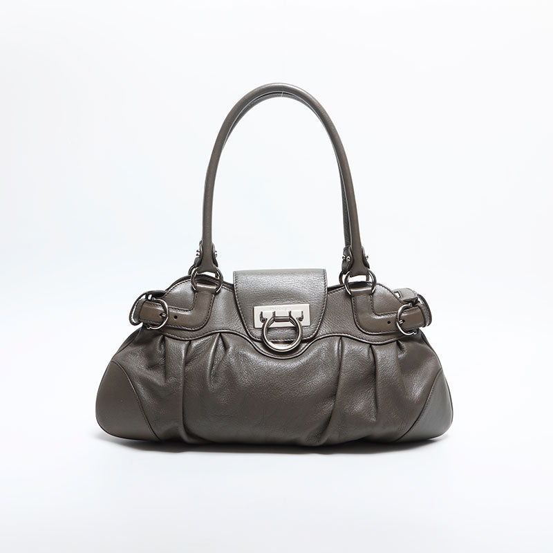 サルヴァトーレフェラガモ Salvatore Ferragamo レザー シルバー