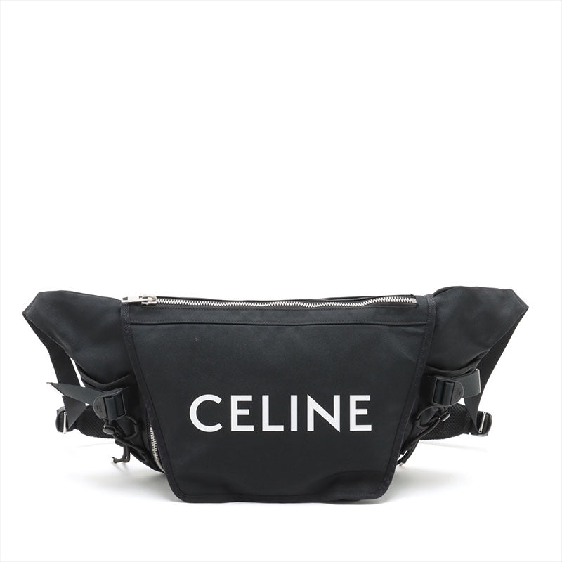 CELINE トレッキング　メッセンジャー　バッグ ブラック　ナイロン すぐ届く CELINE ミディアム トレッキング メッセンジャーバッグ