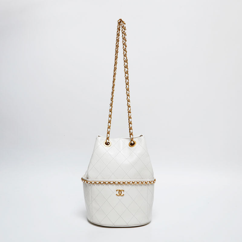 CHANEL 2025 Cruise Bucket Bag in Leather Chain Shoulder Bag white