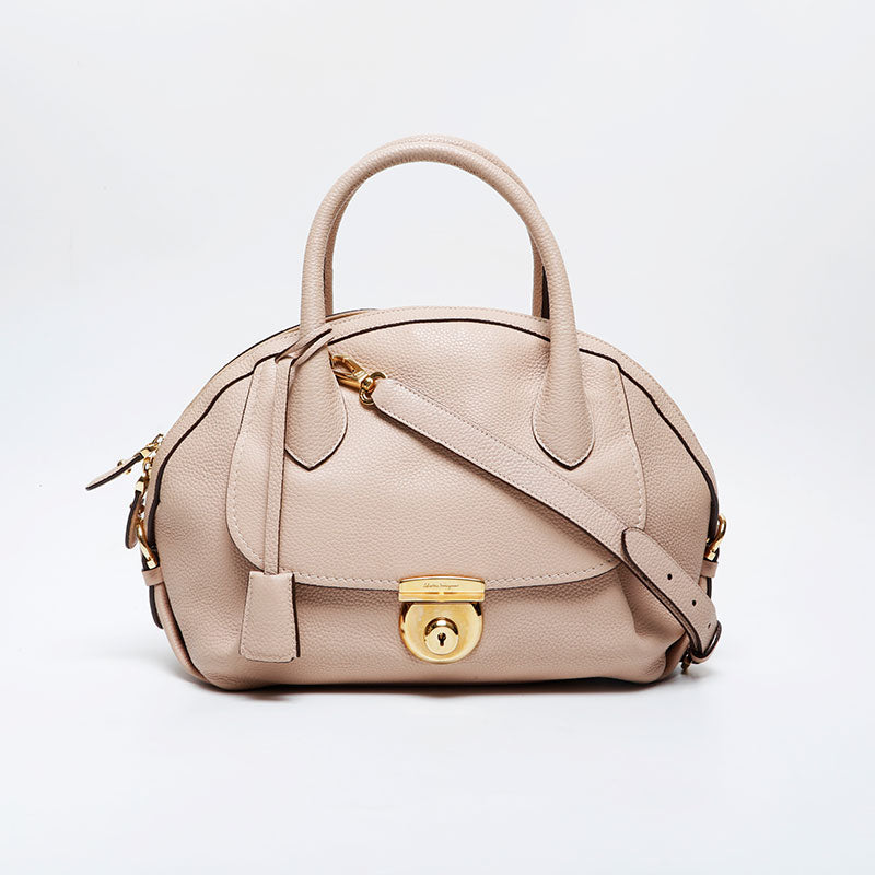 カ*】様 Salvatore Ferragamoのレザーバッグ Salvatore Ferragamo】フェラガモ『トリフォリオ レザーバッグ