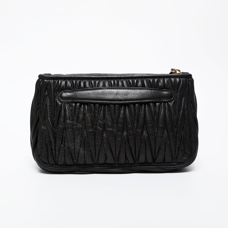 miu miu ブラック クラッチバッグ ミュウ ミュウ Miu Miu マテラッセ レザー クラッチバッグ
