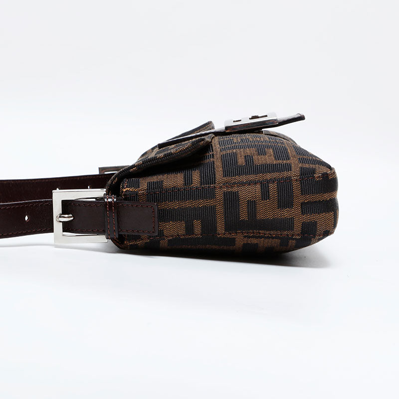 フェンディ　マンマバケット　ズッカ　ショルダーバッグ フェンディ FENDI マンマバケット ズッカ柄 レザー ショルダー