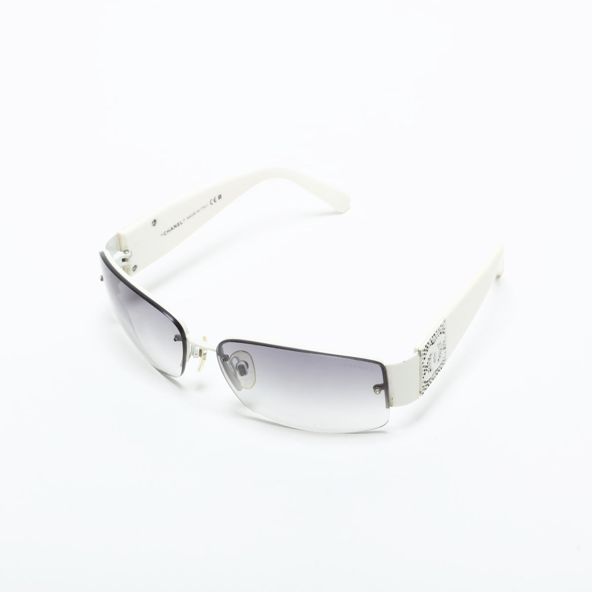 CHANEL Rhinestone COCO Mark sunglasses White black WS23413 – NUIR
