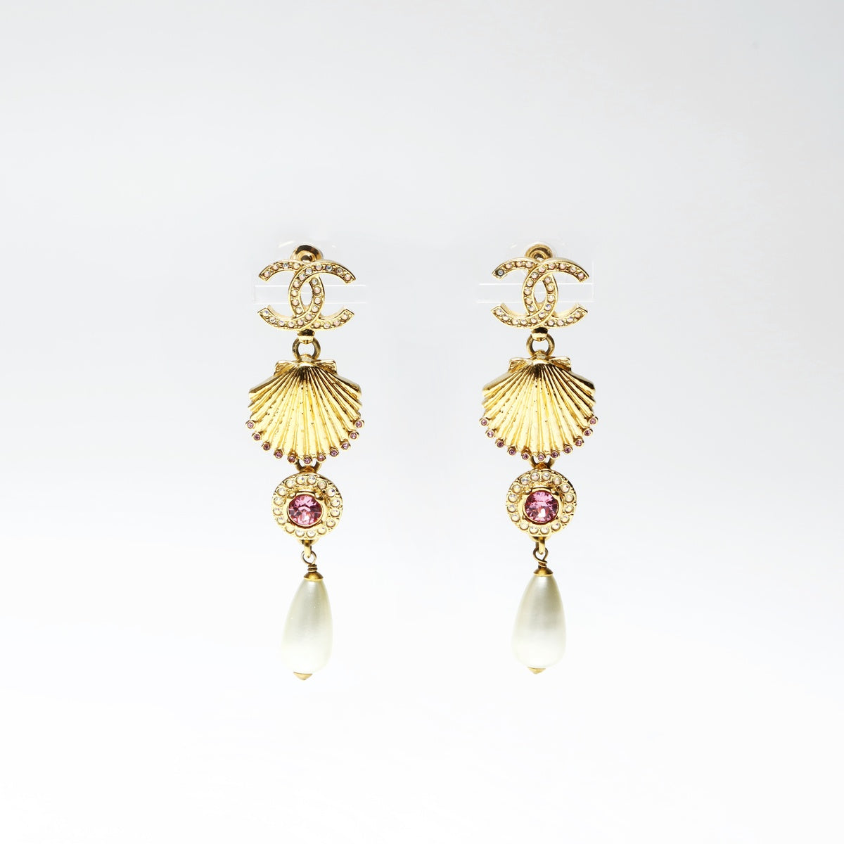 【シャネル】　ピアス　マリンモチーフ　シェル貝殻2点セット CHANEL Shell, seashell, pearl, rhinestone drop A23C 2023 Pierce