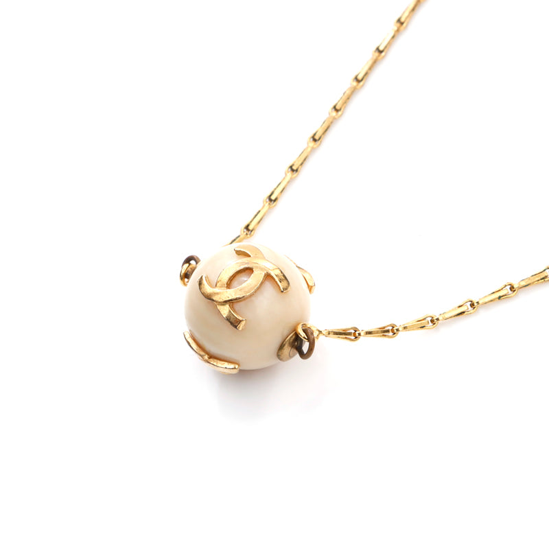 CHANEL　シャネル　ココマーク　マーブルボール　球体　ネックレス CHANEL シャネル ココマーク サッカーボールモチーフ ネックレス 98P