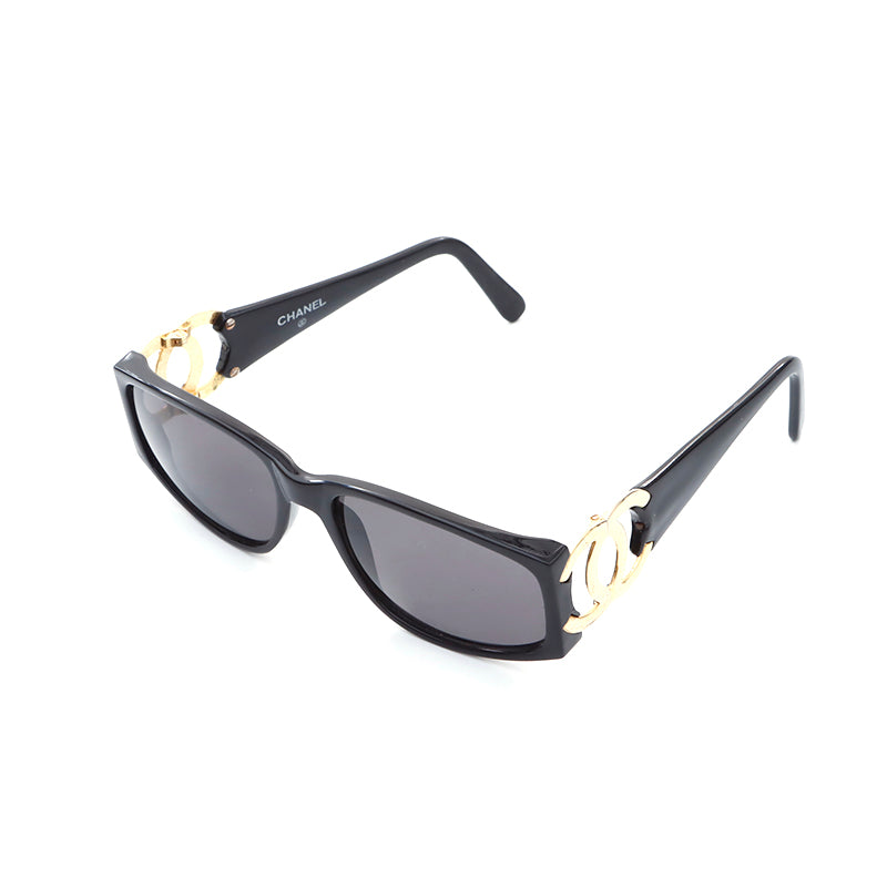 CHANEL シャネル　サングラス　ココマーク　オーバル　ゴールド金具　ブラック Chanel Coco Mark Gold Metal Sunglasses Black WS5162 – NUIR