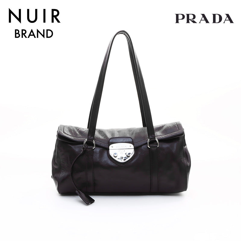 PRADA ブラック ショルダーバッグ Black Prada Traveller medium padded Re-Nylon bag | PRADA - United