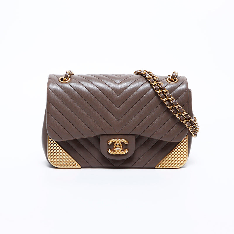 Unused stored item CHANEL No. 26 Chevron Chain Shoulder Bag Brown