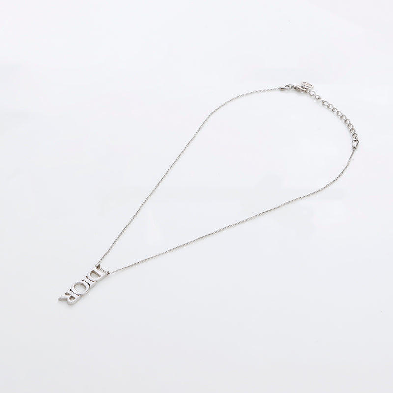 クリスチャンディオール Christian Dior アルファベット ロゴ