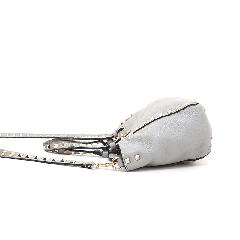 美品 ヴァレンティノ ロック スタッズ バケット ハンドバッグ 2WAY グレー 美品 ヴァレンティノ ロック スタッズ バケット ハンドバッグ