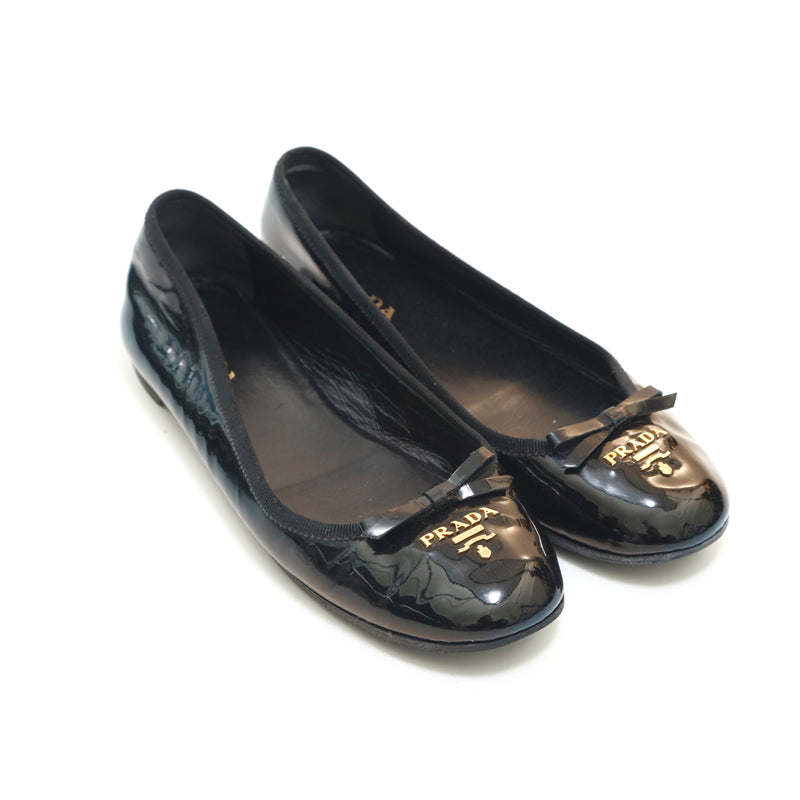 美品 PRADA プラダ ブラック リボン パンプス バレエ エナメル ロゴ プラダ PRADA エナメル ロゴリボン バレエ パンプス ブラック