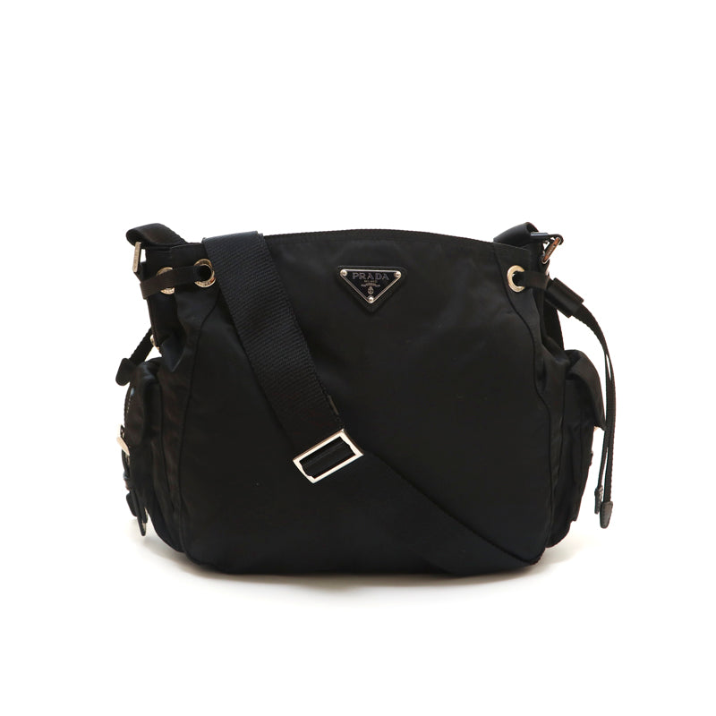 プラダ PRADA ロゴ ナイロン ショルダーバッグ ブラック P14454 – NUIR