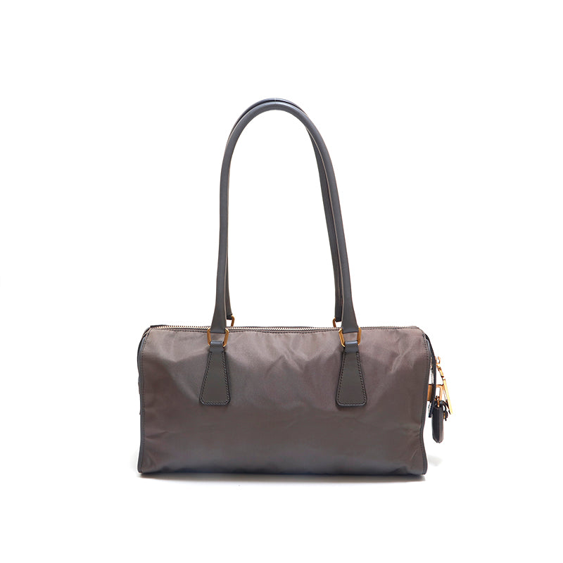 プラダ PRADA 三角ロゴ ナイロン トートバッグ グレー P15270 – NUIR