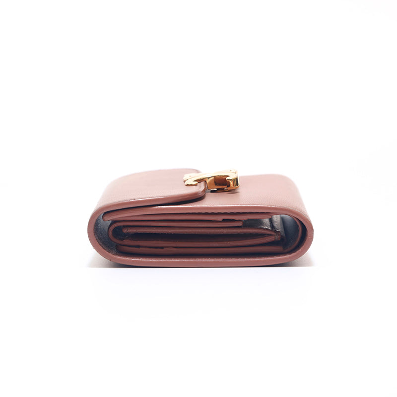 新品に近い❣️ セリーヌ トリオンフ ピンク スモールウォレット M18 TRIOMPHE セリーヌ （CELINE） スモール フラップ ウォレット