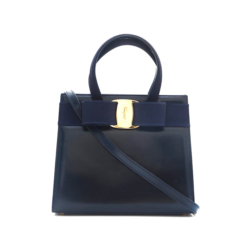 【美品】Salvatore Ferragamo 黒 ネイビー　リボン 24cm Salvatore Ferragamo Leather Handbag Black P16242 – NUIR VINTAGE