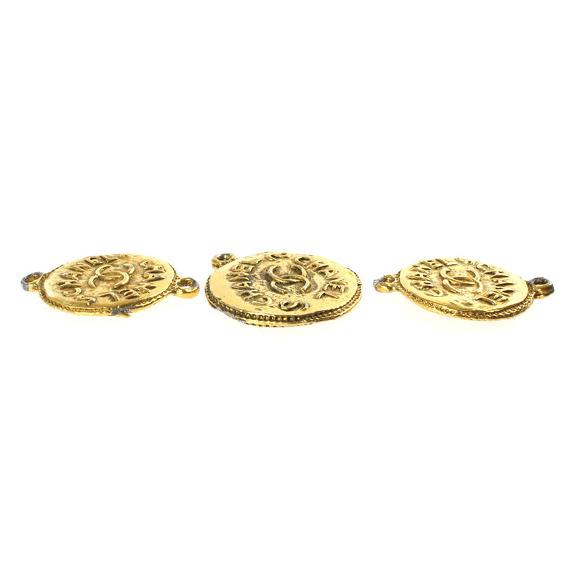 CHANEL ロゴゴールドチャーム 約3センチ CHANEL CC Logo Rhinestone Brooch Gold Tone Pin A20V Auth