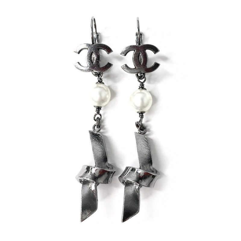 CHANEL リボンピアス　シルバー オシャレ可愛い♡】CHANEL ピアス シルバー リボン (CHANEL