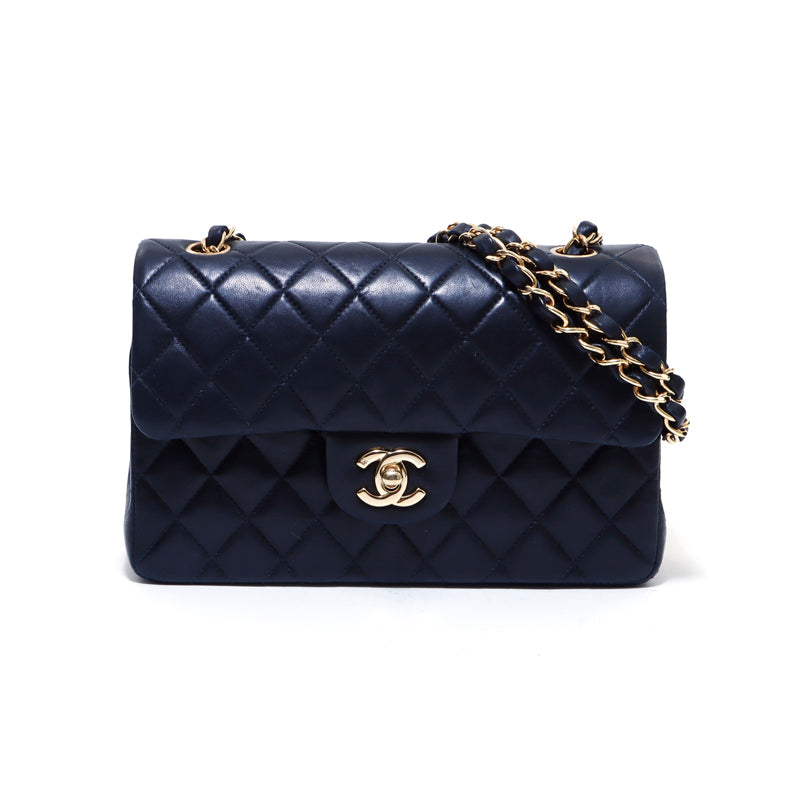 2周年記念♡シャネルネイビーショルダー♡ CHANEL（シャネル） ショルダーバッグ 2022-2025 マトラッセ ホーボー