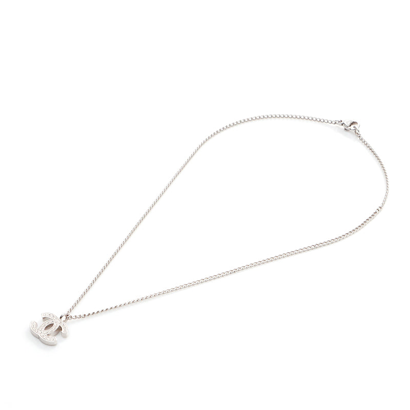 CHANEL シルバー ロゴネックレス CHANEL シルバー ロゴネックレス - メルカリ