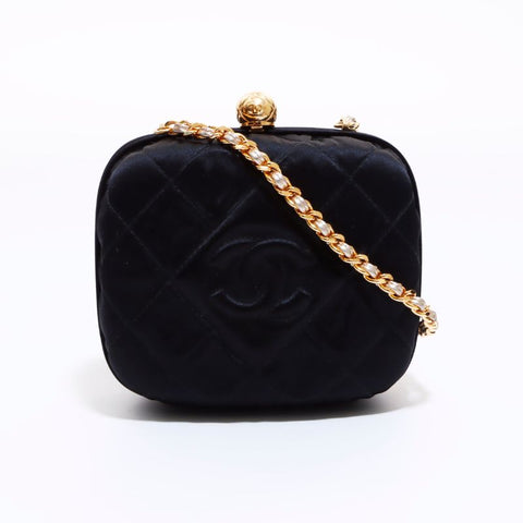 シャネル CHANEL ココマーク マトラッセ ショルダーバッグ サテン ブラック WS6272