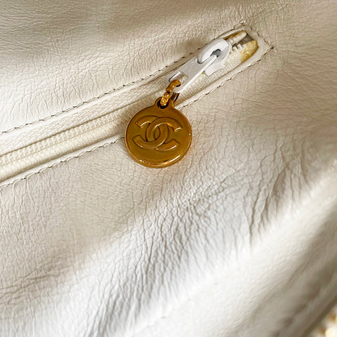 Chanel Caviar Skin Chain Swerder Sac 1996-1997 Sac d'épaule en cuir blanc WS1701