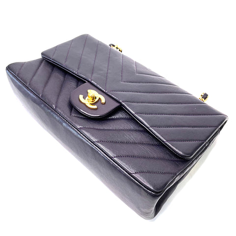 Chanel V-genähte Chevron Coco-Mark-Umhängetasche Leder lila WS1157