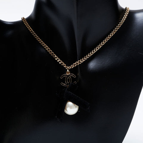 CHANEL 07C COCO Mark Ribbon Pearl Necklace gold WS10037
