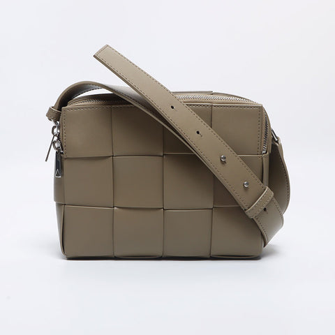 ボッテガヴェネタ BOTTEGAVENETA カセット レザー イントレチャート レザー ショルダーバッグ ベージュ WS10311