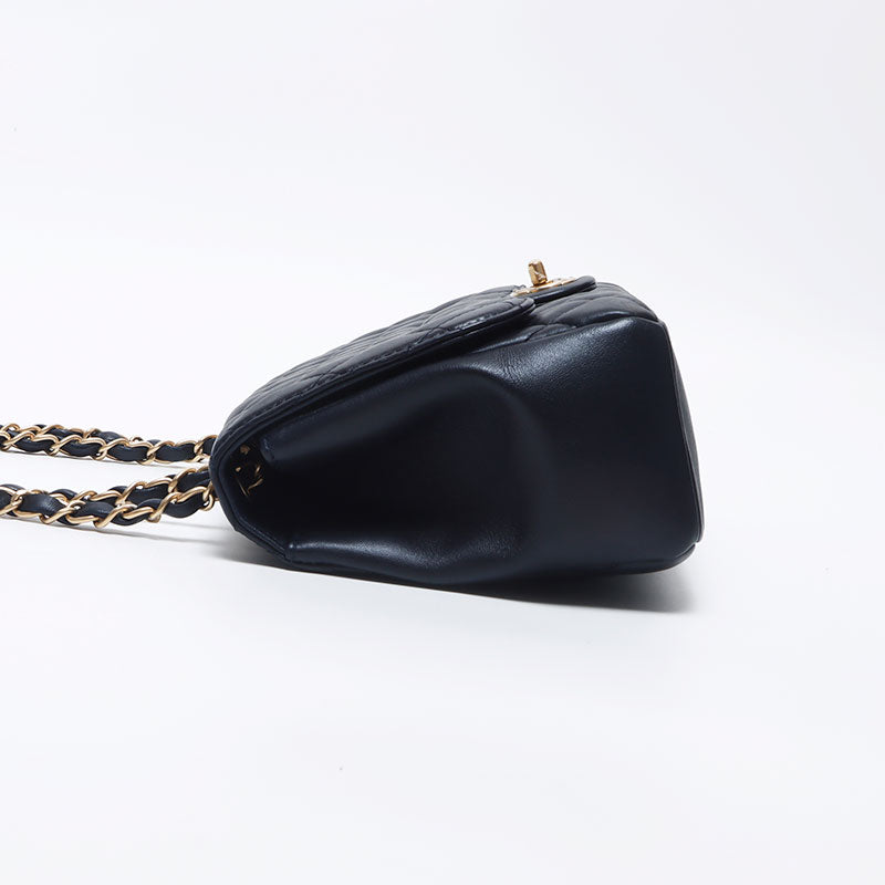 シャネル CHANEL 21番台 マトラッセ 25cm ダブルチェーン シャネル CHANEL 21番台 マトラッセ 25cm ダブルチェーン