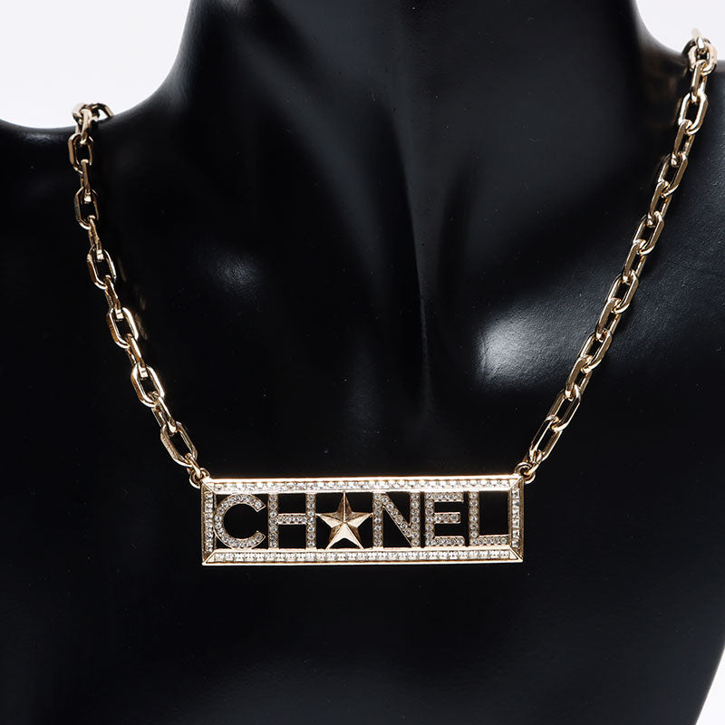 人気メーカー・ブランド シャネル CHANEL A17C ロゴ プレート ラインストーン ネックレス アクセサリー