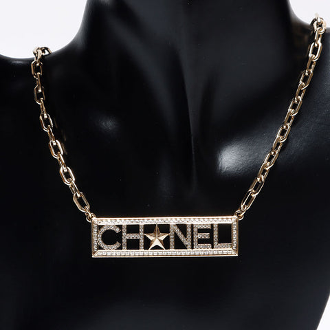 シャネル CHANEL A17C ロゴ プレート ラインストーン ネックレス ゴールド WS10353