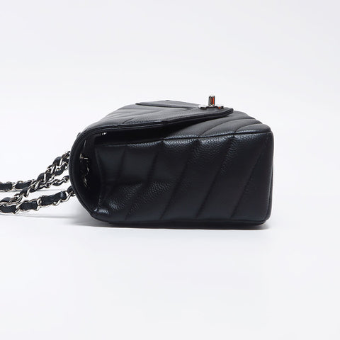 シャネル CHANEL 24番台 シェブロン ダブルチェーン カーフレザー シルバー金具 25cm ショルダーバッグ ブラック WS10404