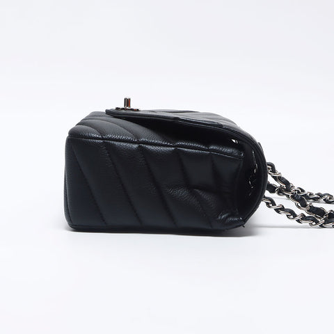 シャネル CHANEL 24番台 シェブロン ダブルチェーン カーフレザー シルバー金具 25cm ショルダーバッグ ブラック WS10404