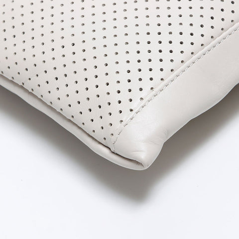 BOTTEGAVENETA 皮革打孔袋手拿包 手提包 米色 WS10709