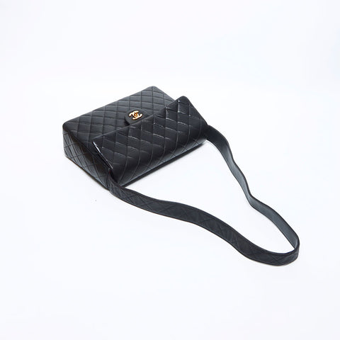 Chanel Chanel n ° 4 Lambe Matelasse Turnlock Bag Black WS11100