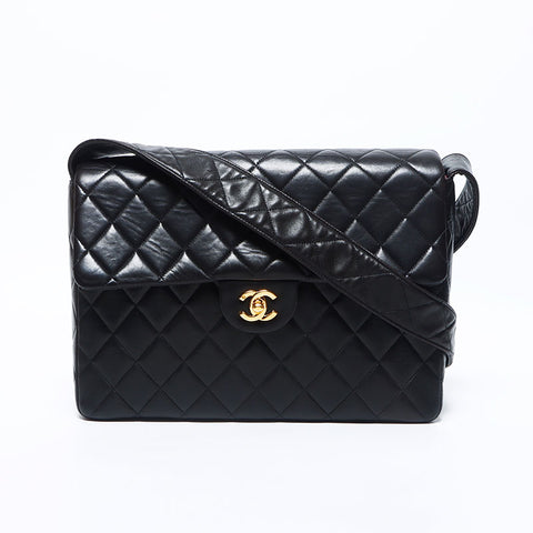 Chanel Chanel n ° 4 Lambe Matelasse Turnlock Bag Black WS11100