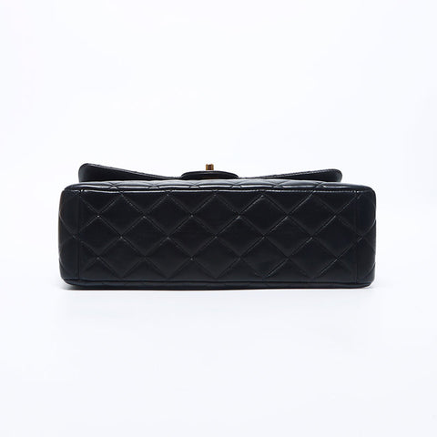 Chanel Chanel n ° 4 Lambe Matelasse Turnlock Bag Black WS11100