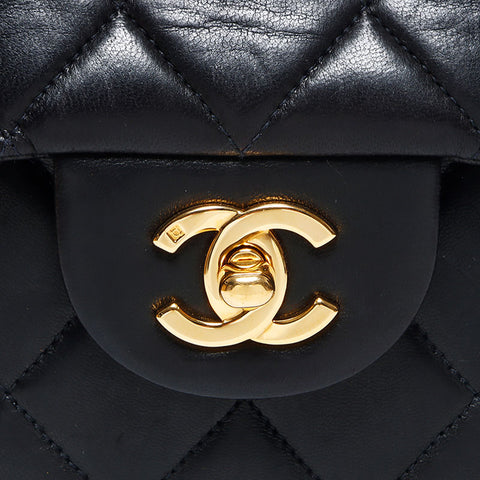 Chanel Chanel Nr. 4 Lambskin Matelasse Turnlock Umhängetasche Schwarz WS11100