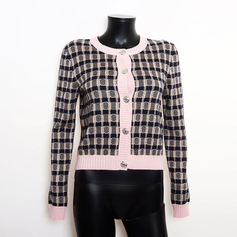 Taille de Chanel: 38 Cachemire Silk Back Logo Hingestone Cardigan Pink Navy WS11103