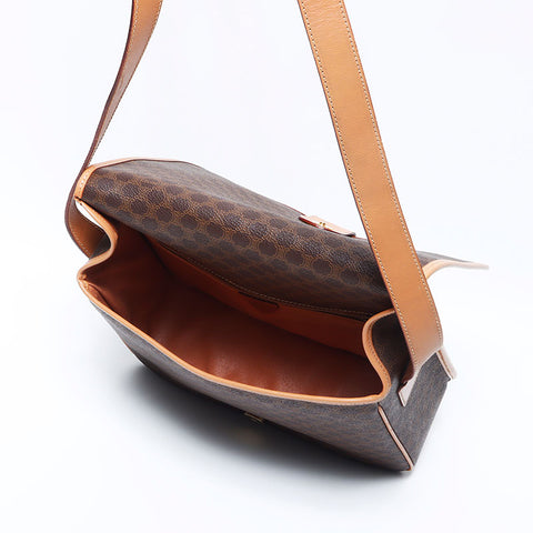 Celine Macadam PVC Trinoff徽标襟翼袋肩袋棕色WS11154