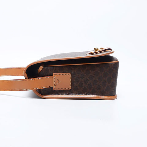 Celine Macadam PVC Trinoff徽标襟翼袋肩袋棕色WS11154