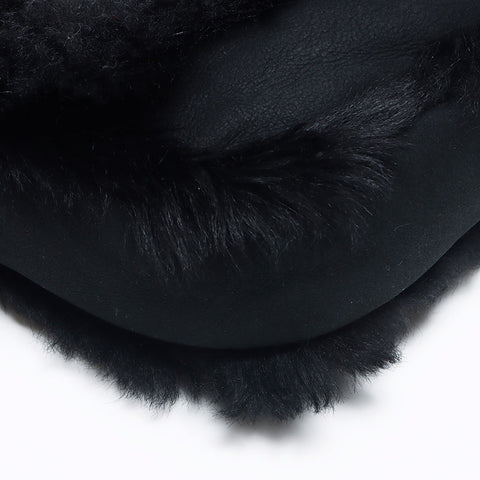 Chanel Chanel Nr. 11 Kettenfell Umhängetasche Schwarz WS11360