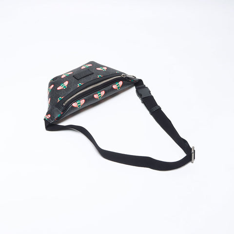 Gucci Bee GG Supreme Bee Print肩带黑色WS11658