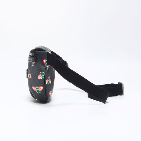 Gucci Bee GG Supreme Bee Print肩带黑色WS11658