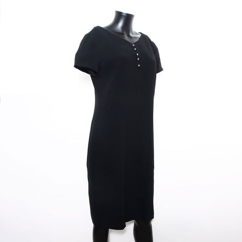 Chanel Chanel Taille: 42 Coco Button 96p Sleeve courte 1996 Robe noire WS11850