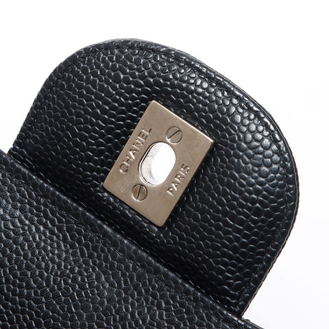 Chanel Decamatelasse巨型鱼子酱皮肤双襟翼30银色硬件肩带黑色WS11907